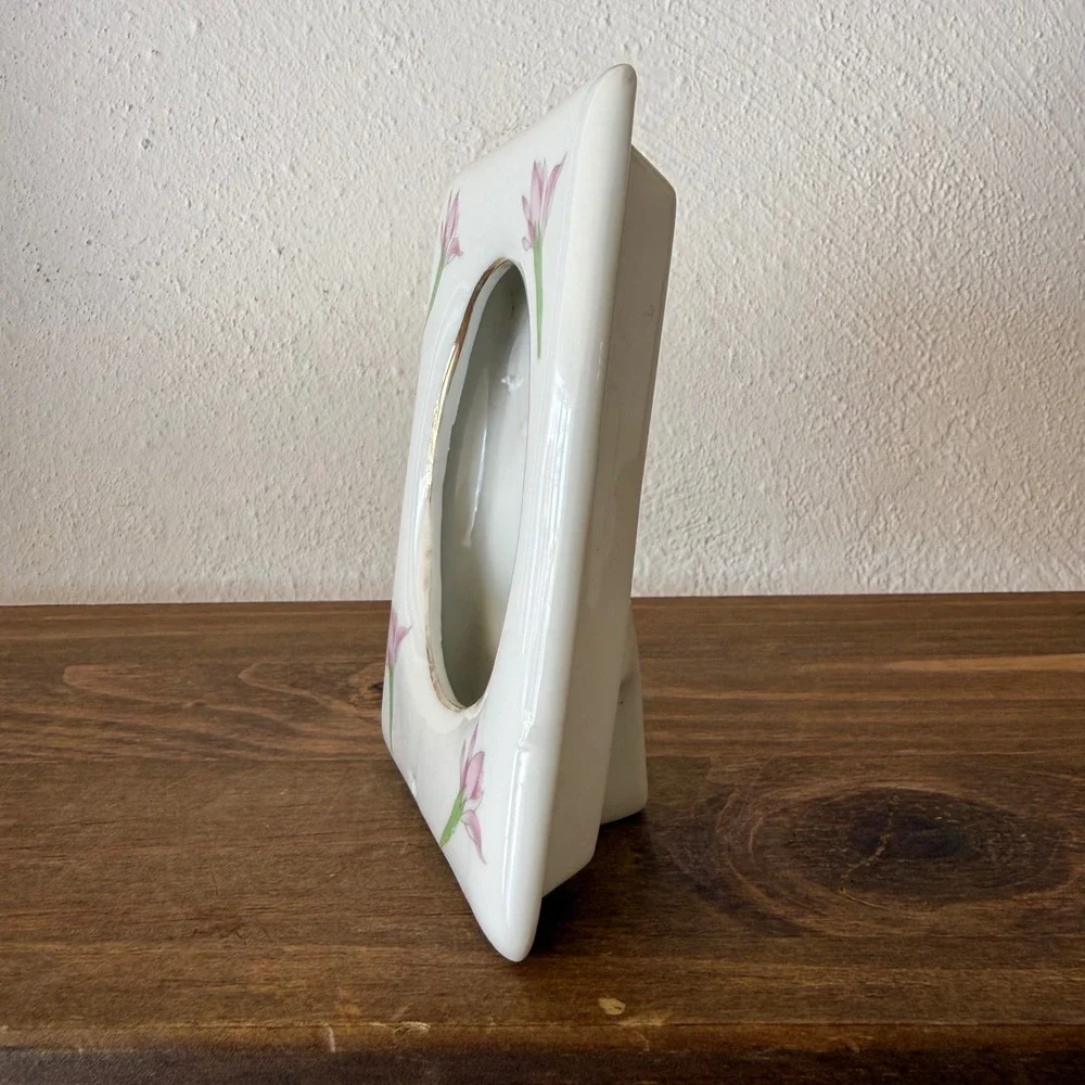 N/A white porcelain